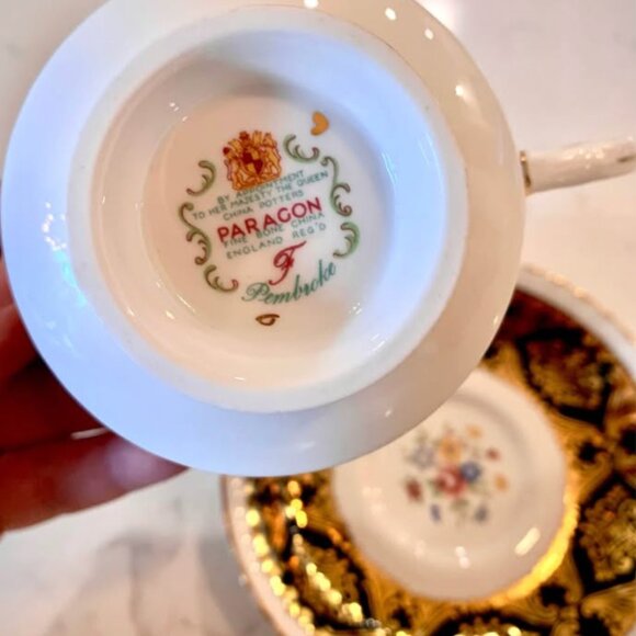 Vintage warranted Paragon “Pembroke” black floral teacup 👑 - Picture 4 of 6